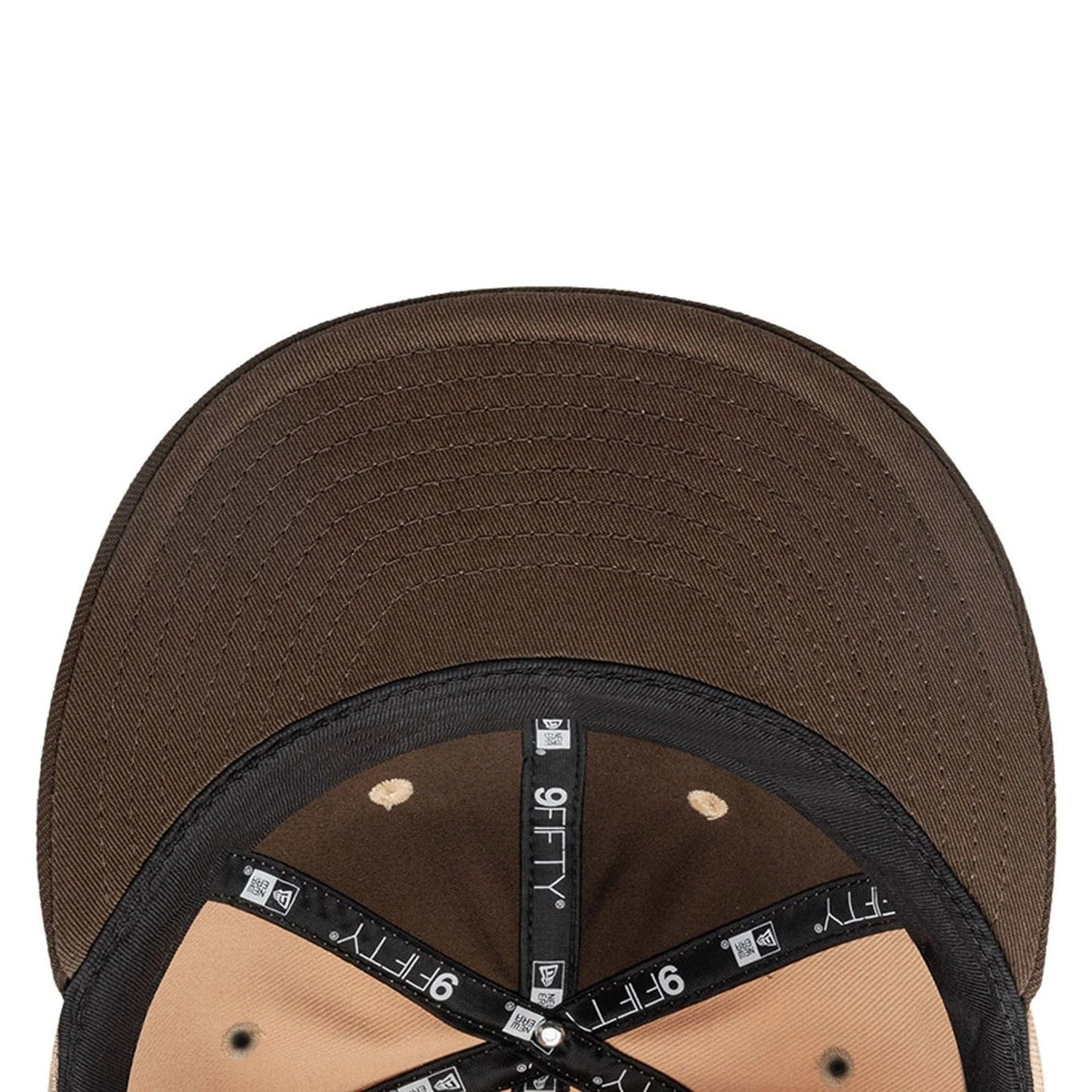 Pictured is this MLB Gothic Script New York Yankees Retro Crown 9FIFTY cap in beige. 6