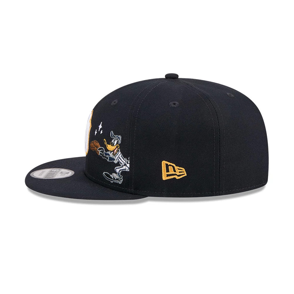 Pictured is this MLB X Looney Tunes Daffy Duck New York Yankees 9FIFTY Snapback Adjustable cap in navy. 7