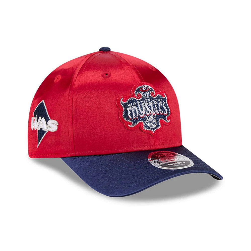 Washington Mystics WNBA Draft 2026 Red New Era 9FORTY M-Crown Adjustable Cap, three-quarter view showing the Mystics logo in raised white and navy embroidery on the front panel, with a navy curved visor and 9FORTY size sticker.