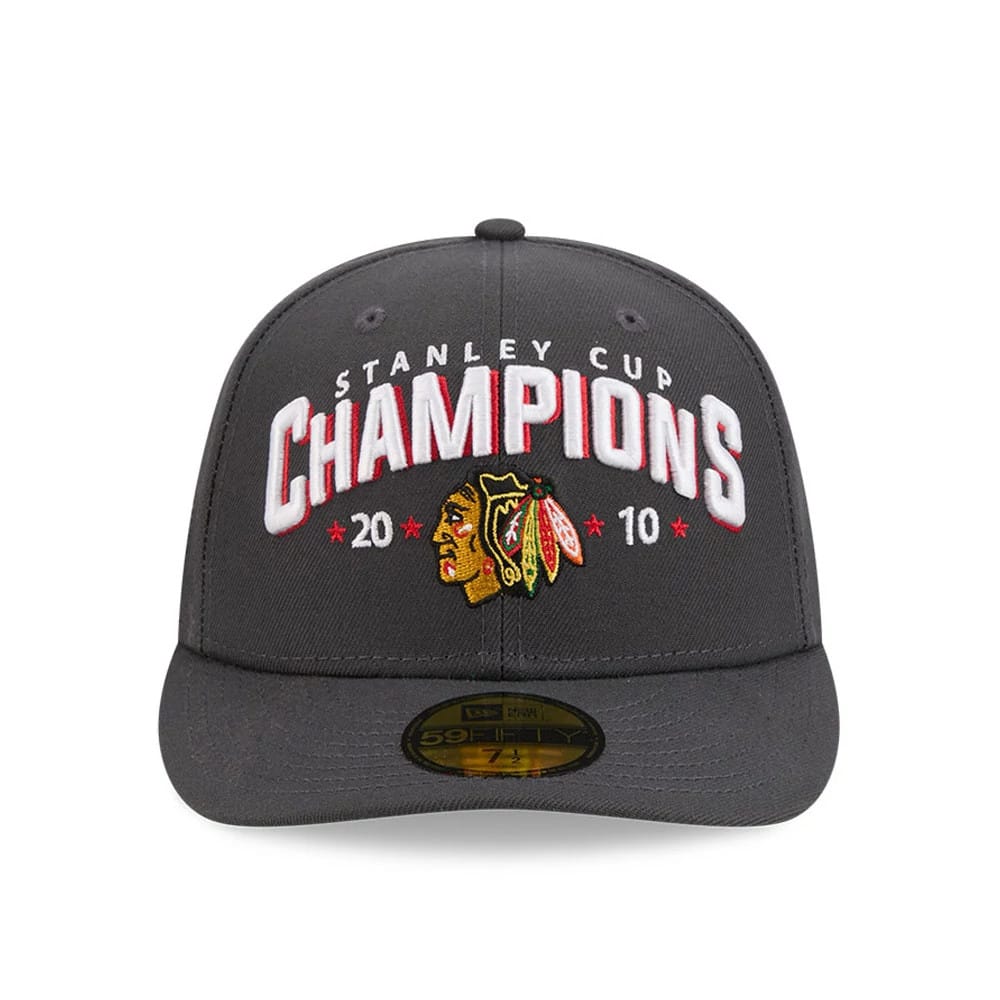 Chicago Blackhawks NHL Stanley Cup Champions Dark Grey New Era 59FIFTY Fitted Cap, front view showing raised white embroidered STANLEY CUP CHAMPIONS lettering, the Blackhawks logo in full colour, and a gold 59FIFTY size sticker on the flat visor.