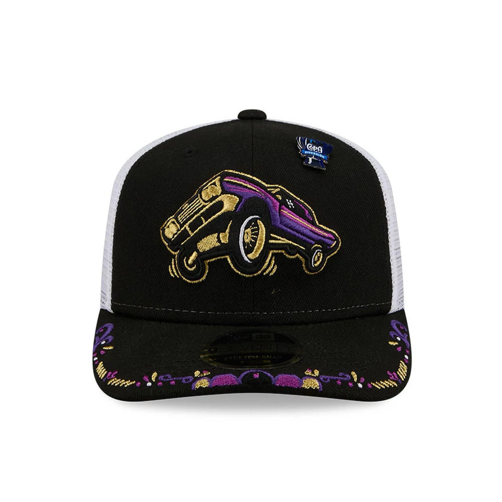 Grizzlies MiLB La Copa 2026 Black New Era 9SEVENTY Stretch Snap Adjustable Cap, front view showing gold and purple embroidered car graphic on the structured black crown, with purple and gold floral embroidery on the visor and a 9SEVENTY size sticker.