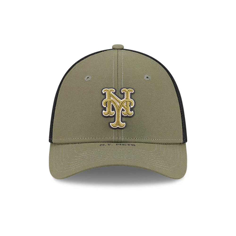 Pictured is this MLB Armed Forces Day 2026 New York Mets 39THIRTY M-Crown Stretch Fit cap in green. 2
