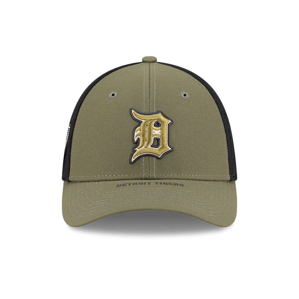 Tigers MLB Armed Forces Day 2026 Green New Era 39THIRTY M-Crown Stretch Fit Cap, front view showing a raised embroidered gold letter D on the front panel, a green curved visor with Detroit Tigers text, and black mesh side panels.