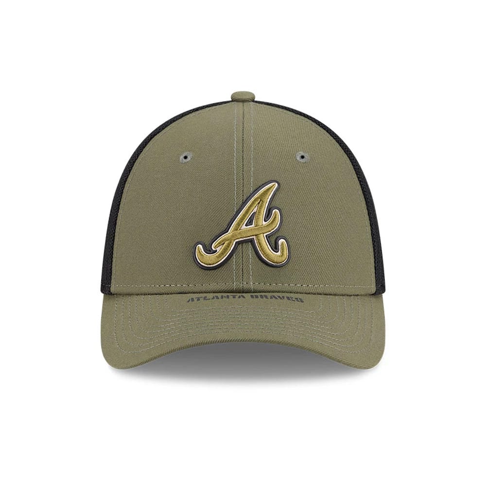 Braves MLB Armed Forces Day 2026 Green New Era 39THIRTY M-Crown Stretch Fit Cap, front view showing a raised gold A embroidered logo on the structured green crown, with a curved visor and contrasting black mesh side panels.