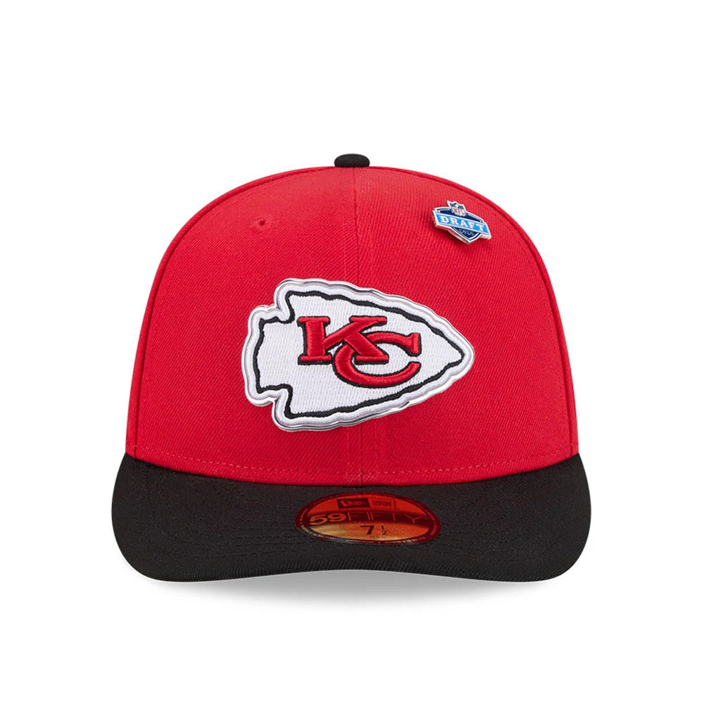 Kansas City Chiefs NFL Draft 2026 Red New Era 59FIFTY Fitted Cap, front view showing a prominent red and white Chiefs logo embroidered on the structured red crown, black visor, and 59FIFTY size sticker on the visor.
