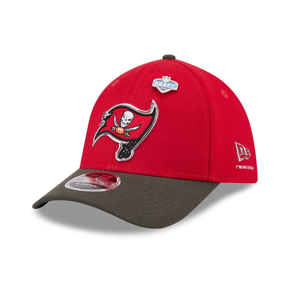 Tampa Bay Buccaneers NFL Draft 2026 Red New Era 39THIRTY M-Crown Stretch Fit Cap, three-quarter view showing the raised embroidered Buccaneers logo on the red front panel, an NFL Draft pin, and a curved grey visor with a 39THIRTY size sticker.