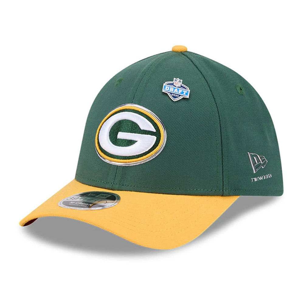 Packers NFL Draft 2026 Dark Green New Era 39THIRTY M-Crown Stretch Fit Cap, front view showing the white and gold embroidered Packers logo on the green crown, a yellow visor with a 39THIRTY size sticker, and a blue NFL Draft patch.
