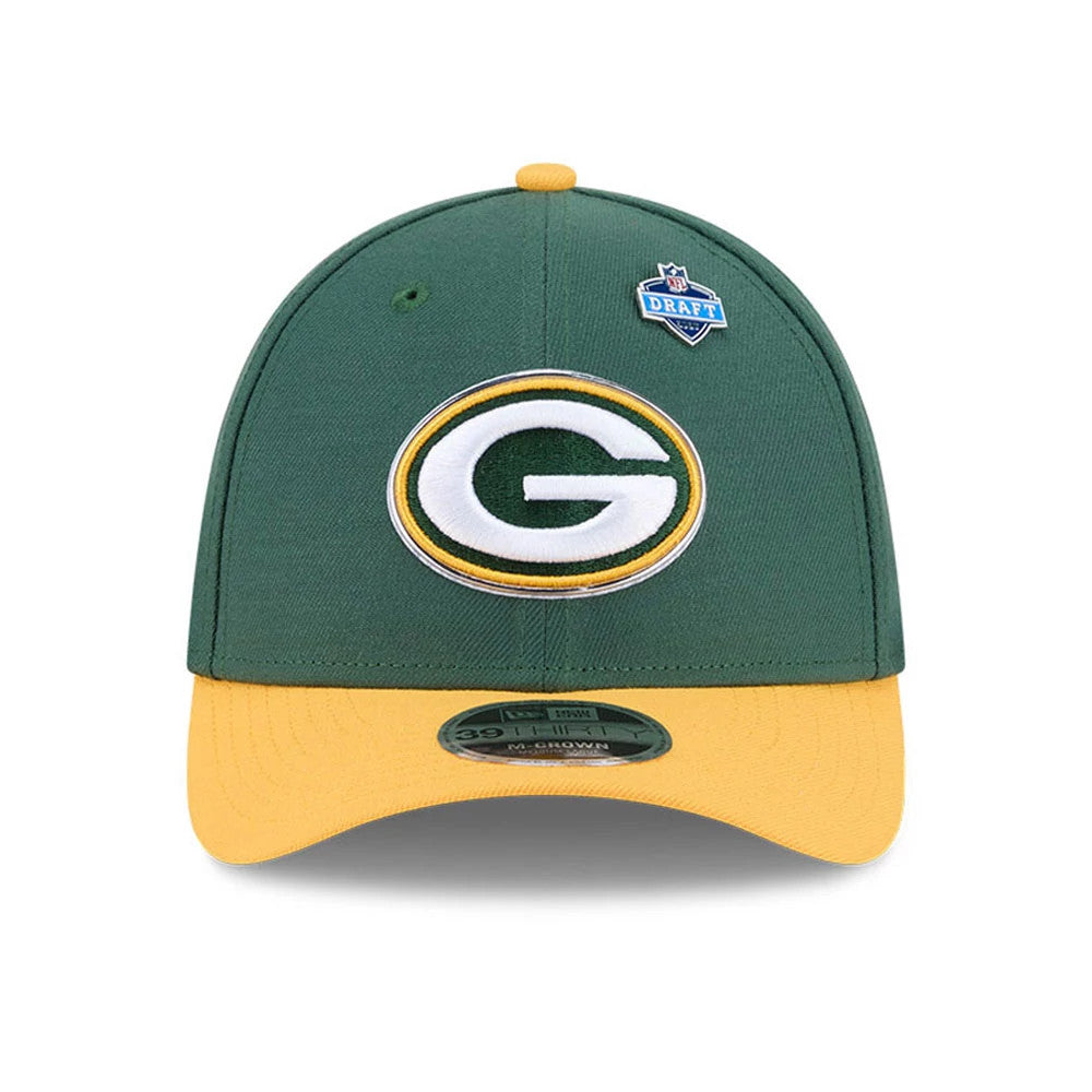 Packers NFL Draft 2026 Dark Green New Era 39THIRTY M-Crown Stretch Fit Cap, front view showing a raised white and yellow G logo on the dark green front panel, a contrasting yellow visor, and a 39THIRTY size sticker on the visor.
