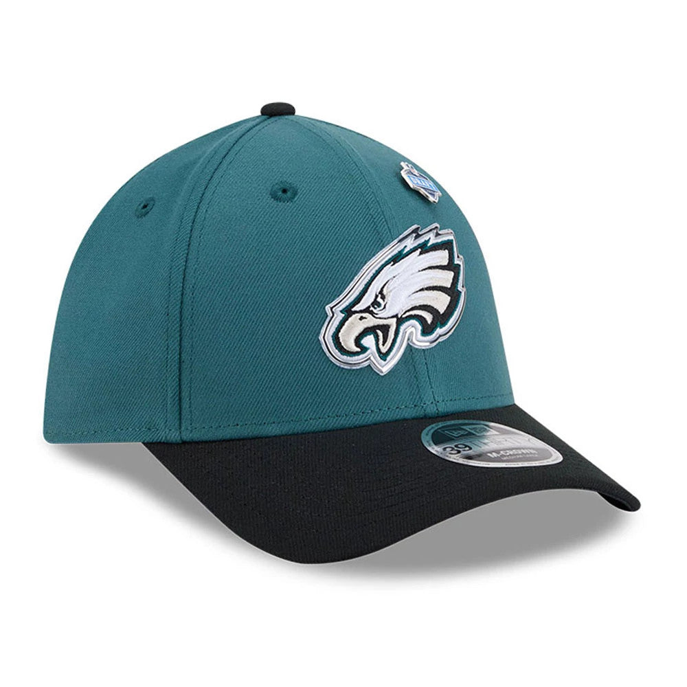 Eagles NFL Draft 2026 Dark Green New Era 39THIRTY M-Crown Stretch Fit Cap, three-quarter view showing the raised embroidered Eagles logo on the dark green structured crown, black curved visor with a 39THIRTY size sticker, and top button.