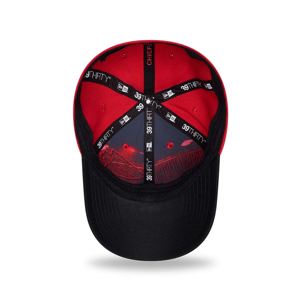 Kansas City Chiefs NFL Draft 2026 Red New Era 39THIRTY M-Crown Stretch Fit Cap, inside view showing the black sweatband, black taping with 39THIRTY and New Era logos, and red eyelets on a red lining with a printed design.
