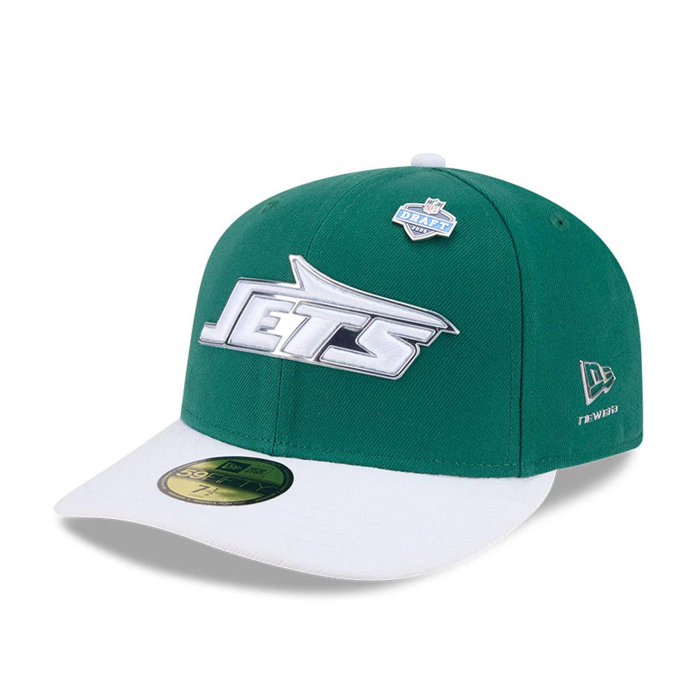 New York Jets NFL Draft 2026 Green New Era 59FIFTY Fitted Cap, three-quarter view showing raised silver JETS embroidery on the front panel, white flat visor with a gold 59FIFTY size sticker, and New Era flag logo on the green left side.