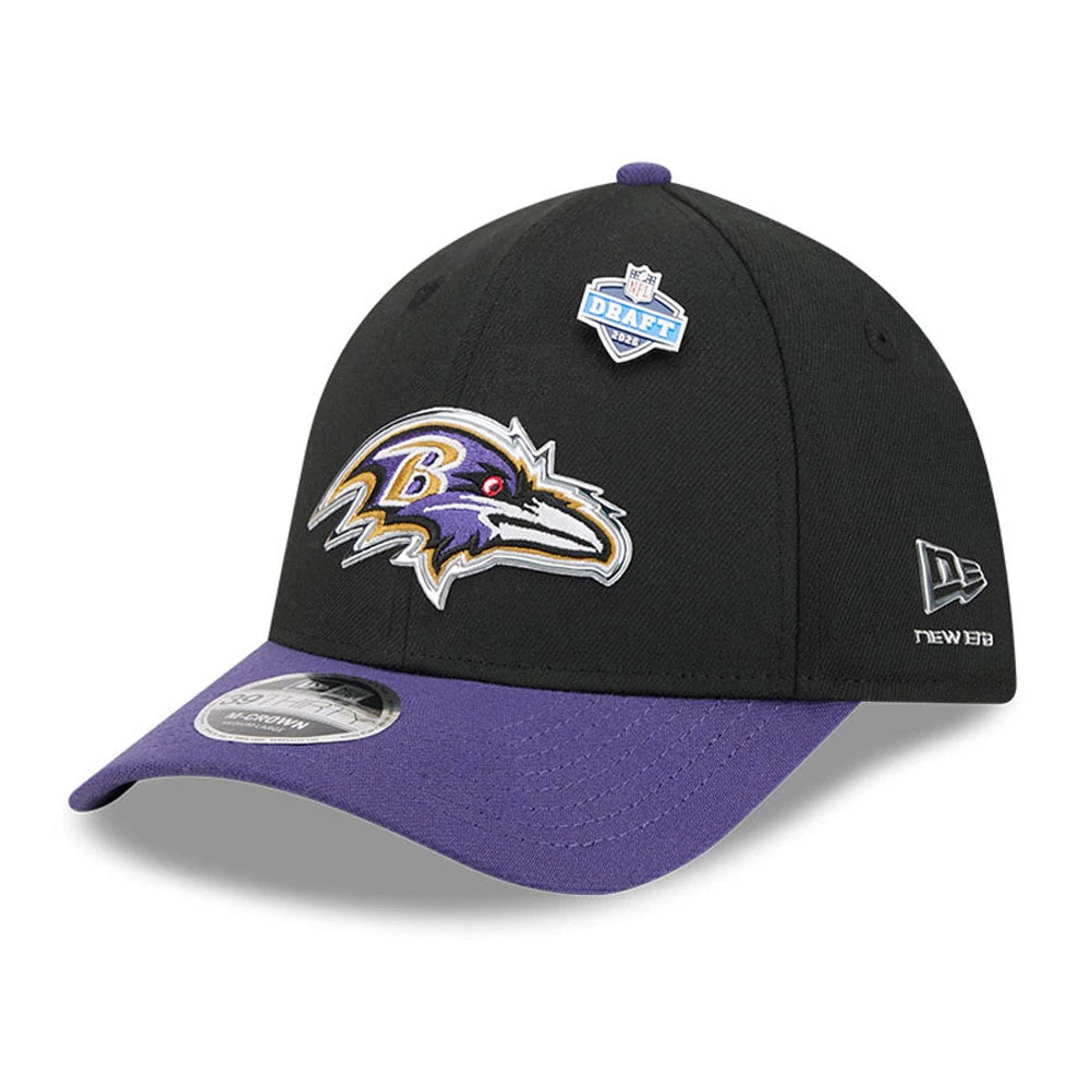 Baltimore Ravens NFL Draft 2026 Black New Era 39THIRTY M-Crown Stretch Fit Cap, front view showing a raised embroidered Ravens logo on the black crown, a purple curved visor with a 39THIRTY size sticker, and the New Era flag logo on the left side.
