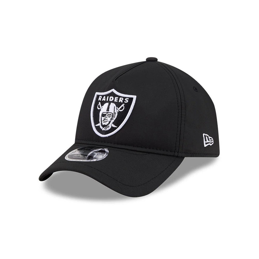 Raiders NFL Quickstrike Black New Era 9FORTY Apex Adjustable Cap, three-quarter view showing the raised black and white embroidered Raiders logo on the front panel, curved black visor with a 9FORTY size sticker.