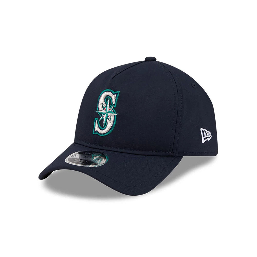Seattle Mariners MLB Quickstrike Navy New Era 9FORTY Apex Adjustable Cap, three-quarter view showcasing the raised embroidered team logo on the front panel, curved visor with a 9FORTY size sticker, and the New Era flag logo on the left side.