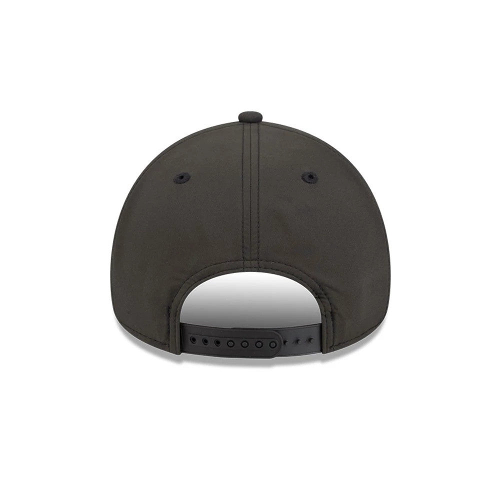 Yankees MLB Quickstrike Black on Black New Era 9FORTY Apex Adjustable Cap, rear view showing no back logo, with two embroidered eyelets on the dark structured crown and a black adjustable snap strap for fit.