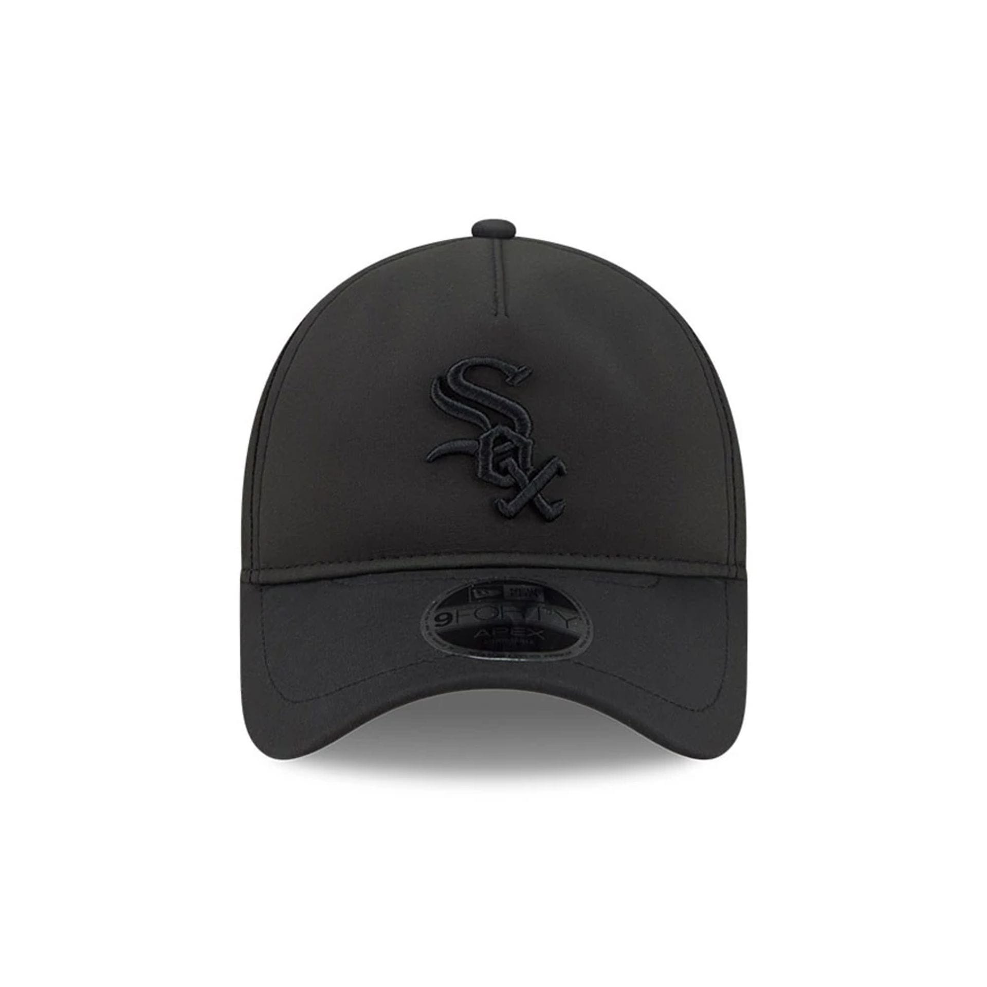 Pictured is this MLB Quickstrike Chicago White Sox 9FORTY Apex cap in black. 2