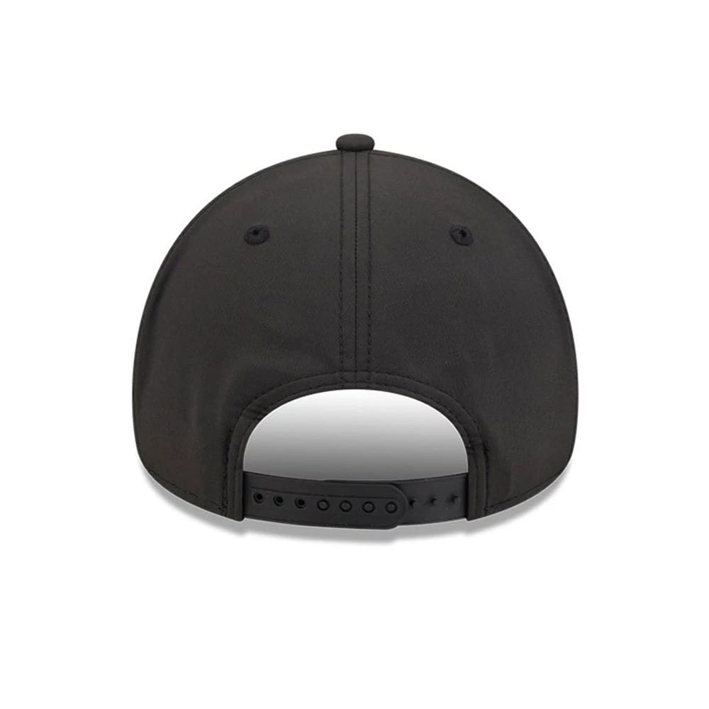 Pictured is this MLB Quickstrike Chicago White Sox 9FORTY Apex cap in black. 4