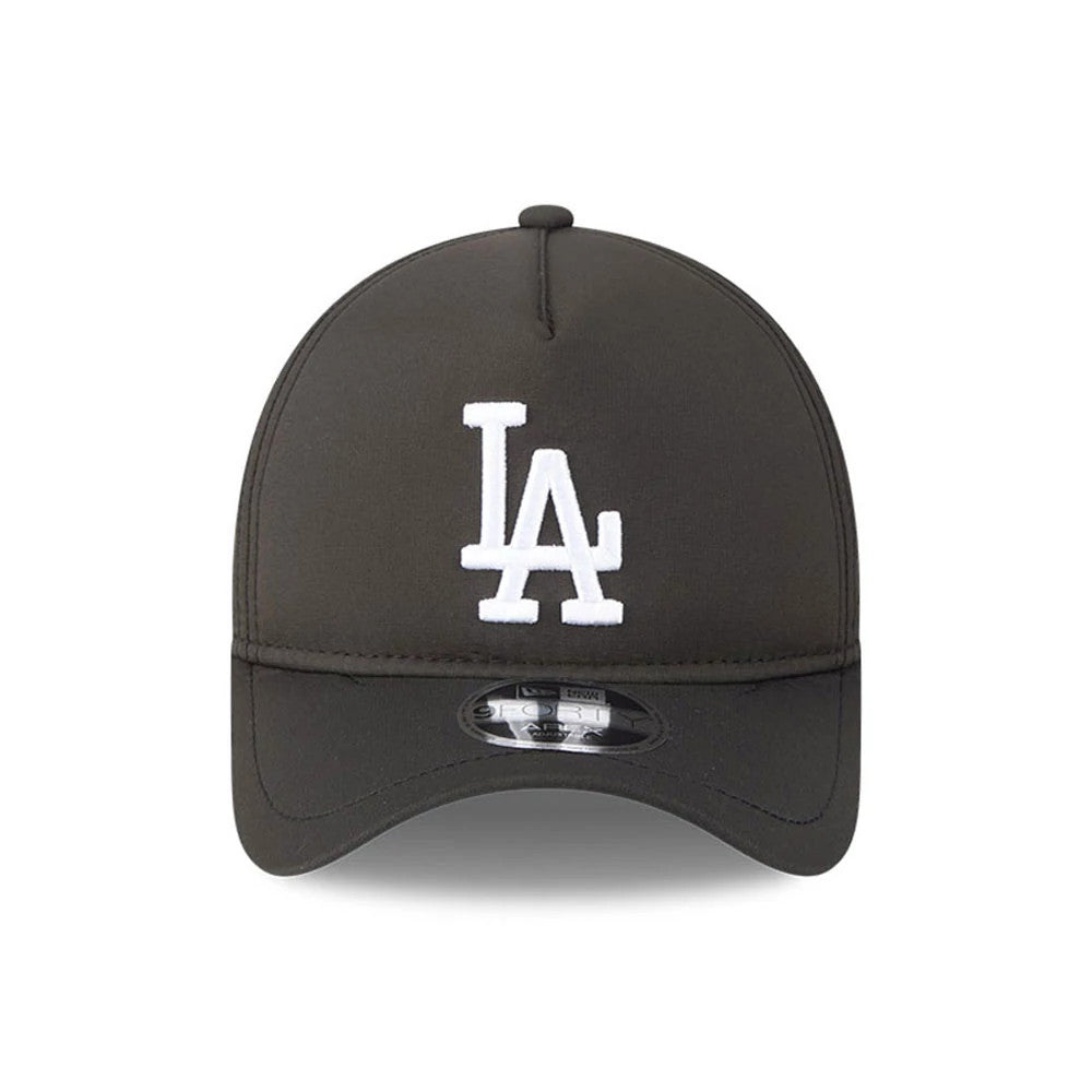 LA Dodgers MLB Quickstrike Core Black New Era 9FORTY Apex Adjustable Cap, front view showing the white raised embroidered LA logo on the structured black crown, with a curved black visor and 9FORTY size sticker on the visor.
