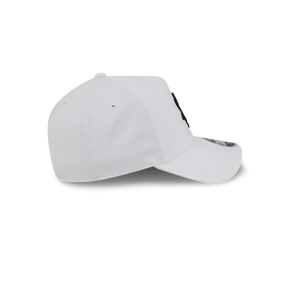 Pictured is this MLB Quickstrike Chicago White Sox 9FORTY Apex cap in white. 7
