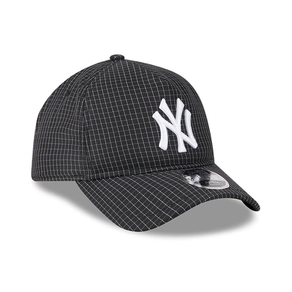 Pictured is this MLB Quickstrike New York Yankees 9FORTY Apex cap in black. 3