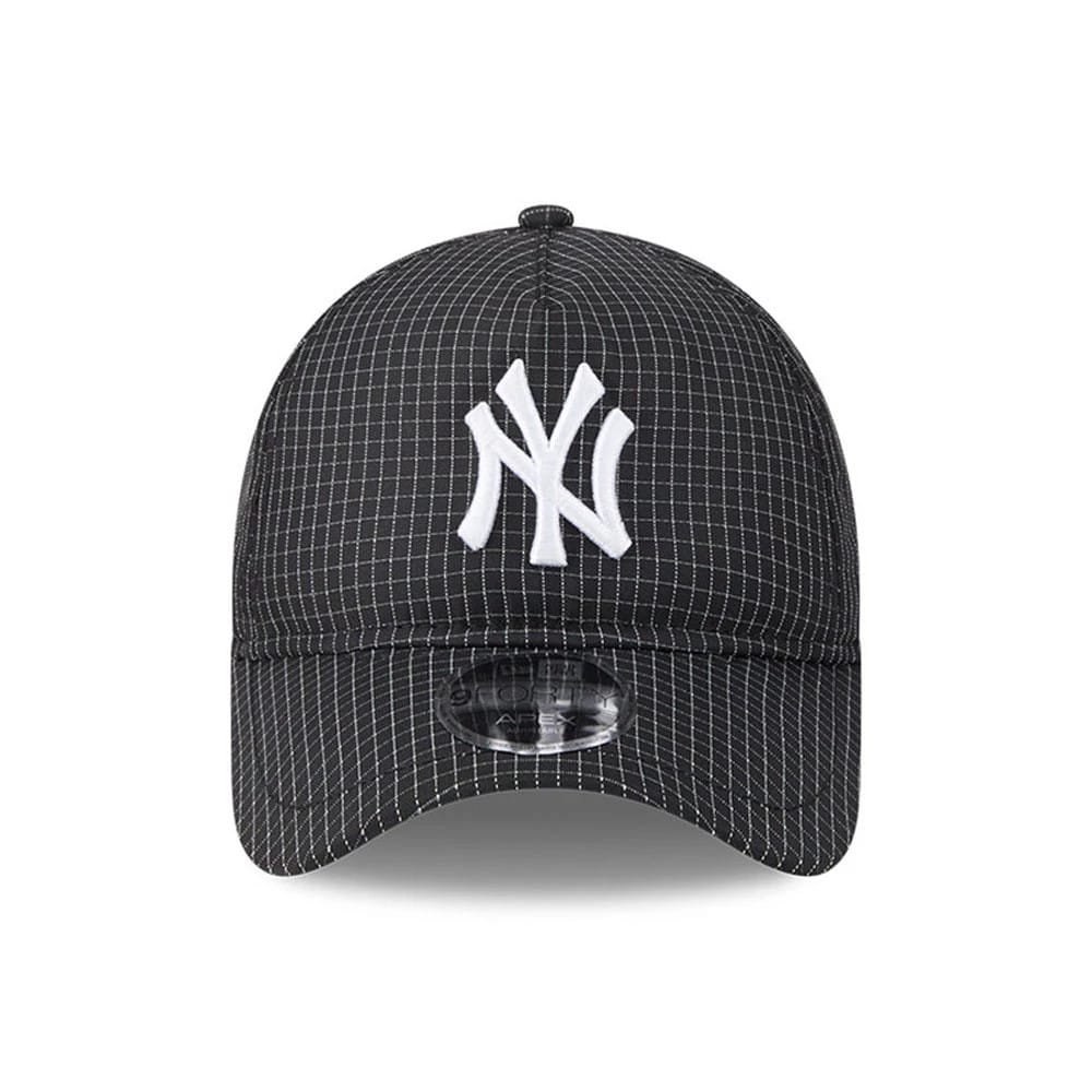 Pictured is this MLB Quickstrike New York Yankees 9FORTY Apex cap in black. 2