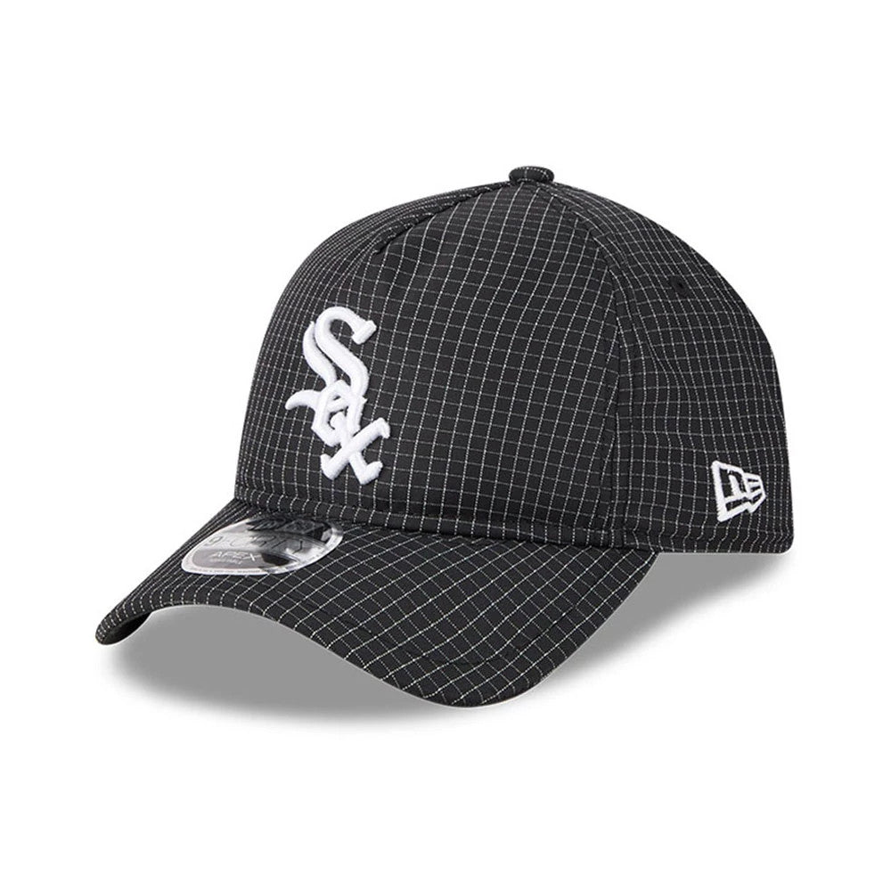 Chicago White Sox MLB Quickstrike Black New Era 9FORTY Apex Adjustable Cap, three-quarter view showing the white embroidered Sox logo on the front panel, a black visor with a 9FORTY size sticker, and New Era flag logo on the left side.