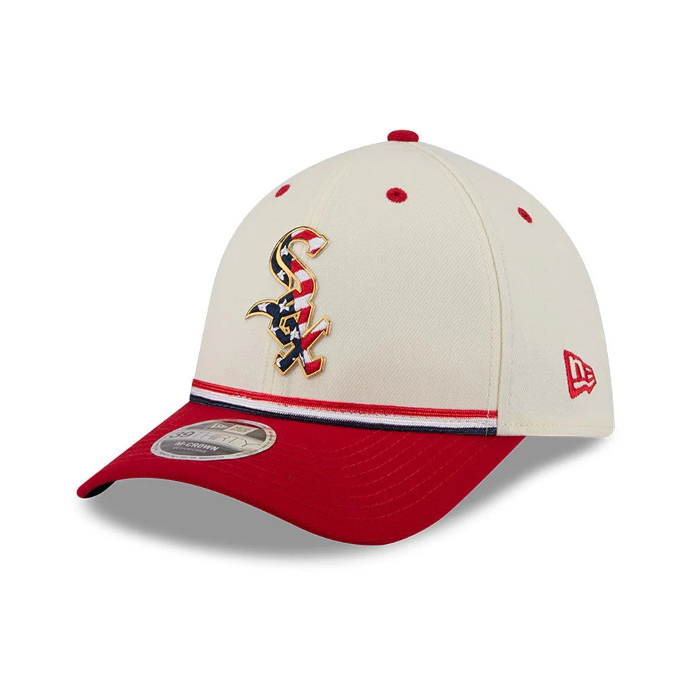Pictured is this MLB 4th Of July 2026 Chicago White Sox 39THIRTY M-Crown Stretch Fit cap in Cream. 3
