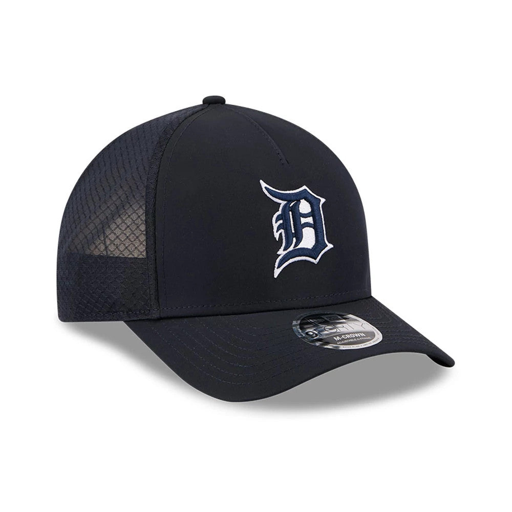 Tigers MLB Batting Practice 2026 Navy New Era 9FORTY M-Crown A-Frame Adjustable Cap, three-quarter view showing a raised white embroidered D logo on the front panel, with a navy pre-curved visor and a black 9FORTY size sticker.