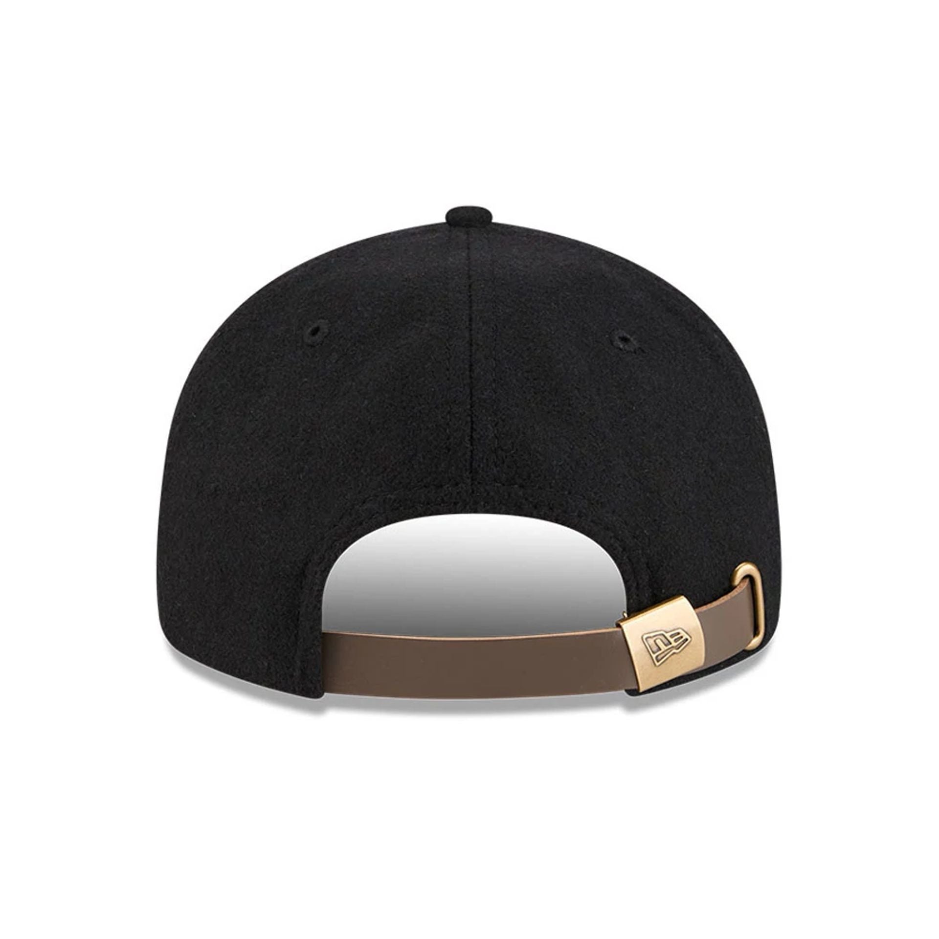 Pictured is this NBA Chenille Woven Chicago Bulls Retro Crown 9FIFTY cap in black. 2