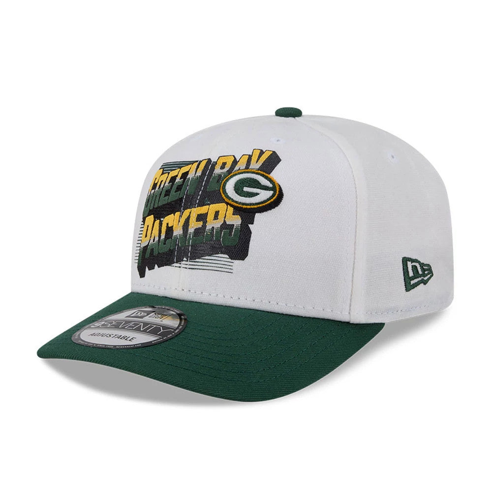 Green Bay Packers NFL Duck Cloth White New Era 9SEVENTY Stretch Snap Cap, three-quarter view showing an embroidered Green Bay Packers logo on the white front panel, a dark green flat visor with a 9SEVENTY size sticker.