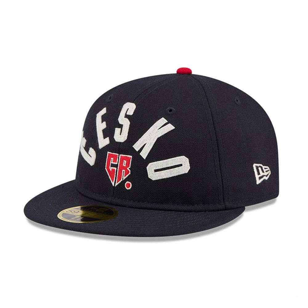 WBC Czech Republic Classical Script Navy New Era Retro Crown 59FIFTY Fitted Cap, three-quarter view showing the raised white embroidered ČESKO script and red CR logo on the front, flat navy visor with gold 59FIFTY size sticker, and red top button.
