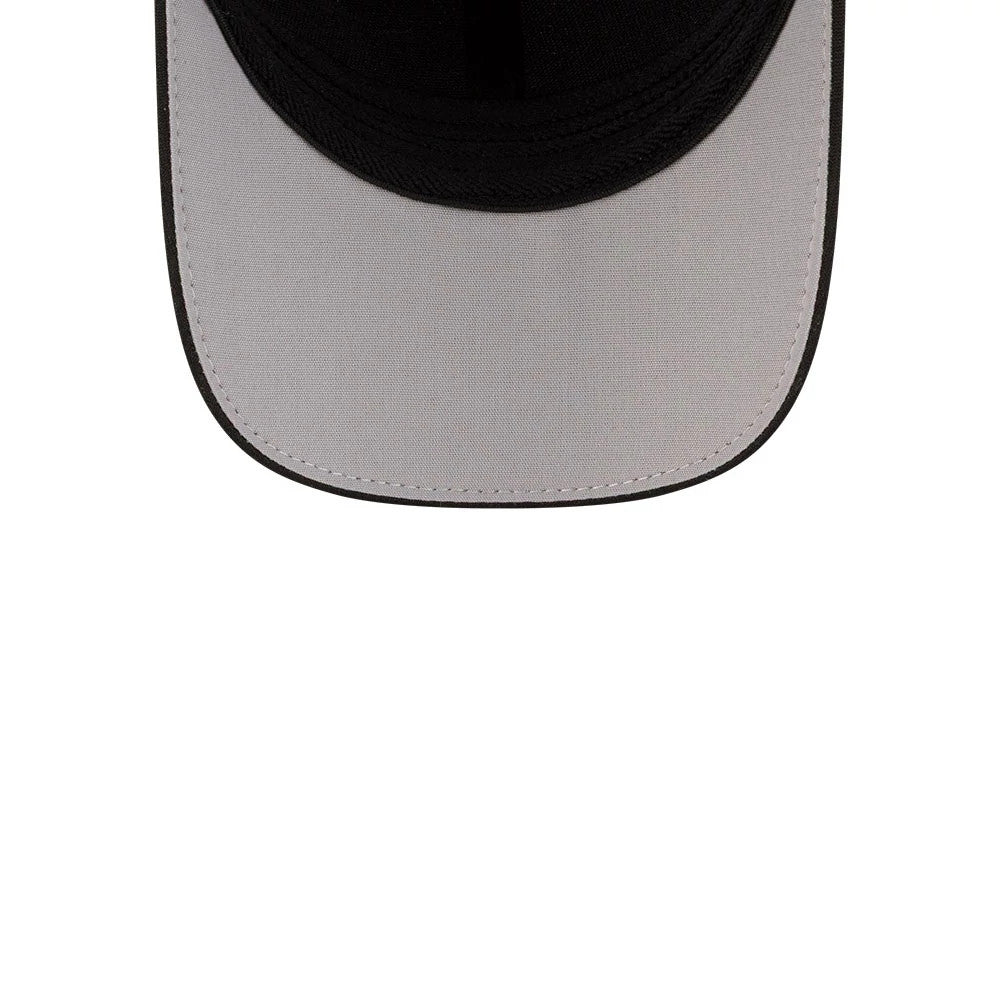New Era Black 39THIRTY Infinity Stretch Fit Cap, close-up view showing the grey undervisor with precise stitching, black curved visor edge, and the seamless transition between the black crown and the visor.