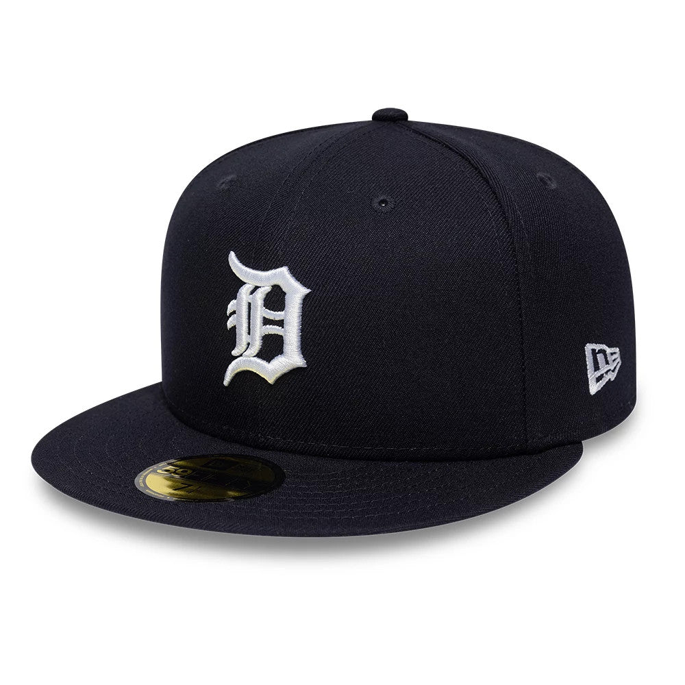 Detroit Tigers MLB Sidepatch Satin Lined Navy New Era 59FIFTY Fitted Cap, front view showing the raised white embroidered Detroit Tigers logo on the navy front panel, black flat visor, and the New Era flag logo on the left side.