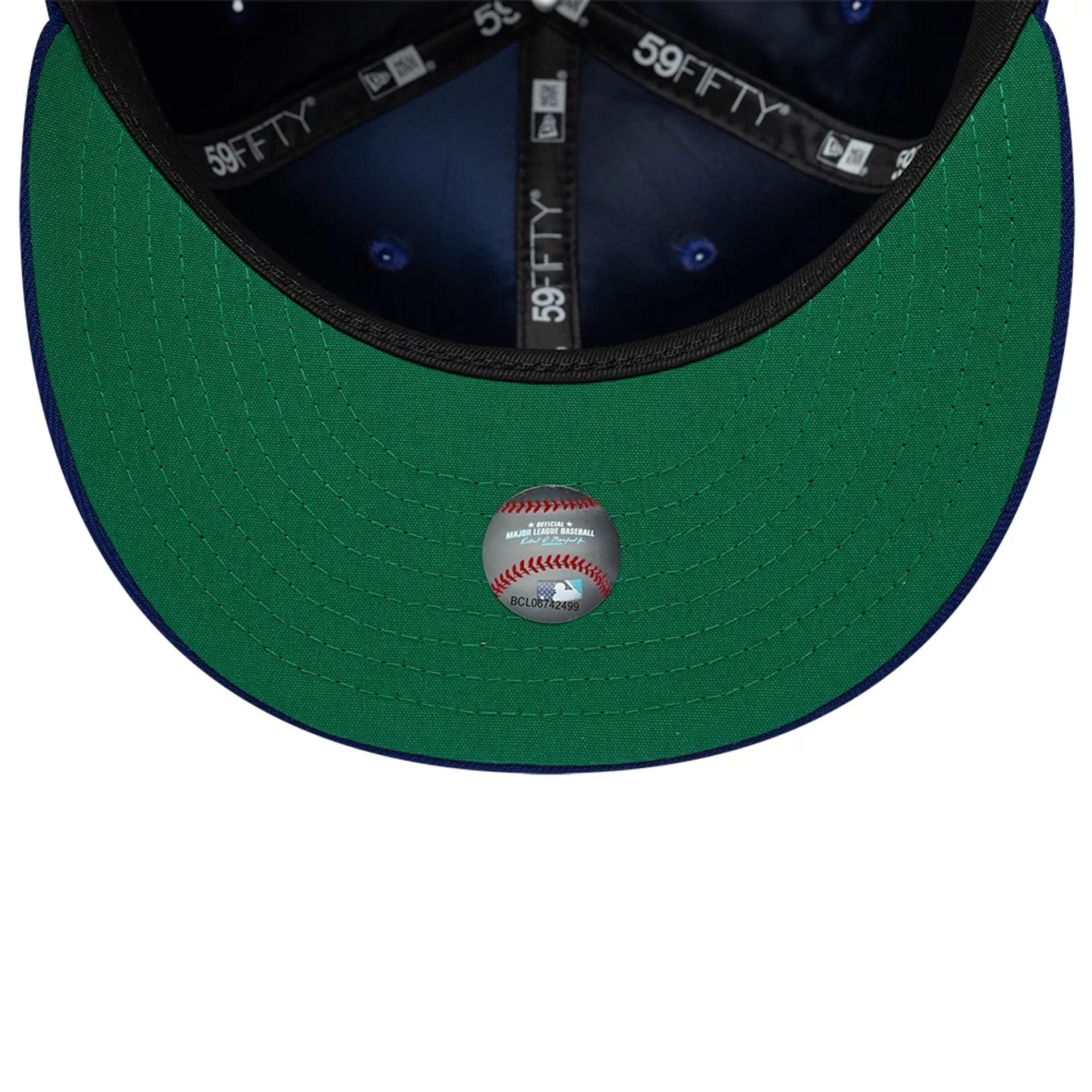 Pictured is this MLB Sidepatch LA Dodgers 59FIFTY Fitted cap in dark blue. 2