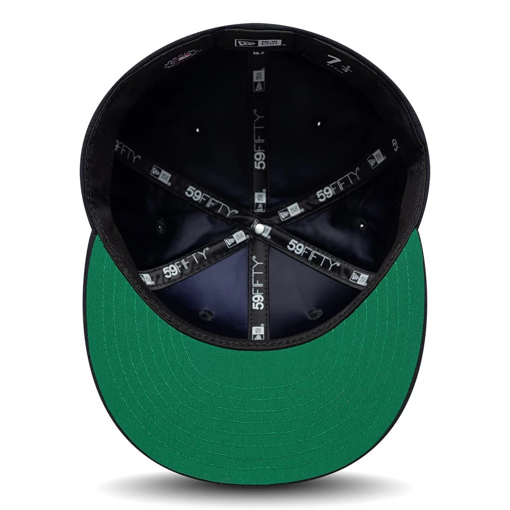 Pictured is this MLB Sidepatch New York Yankees 59FIFTY Fitted cap in navy. 2