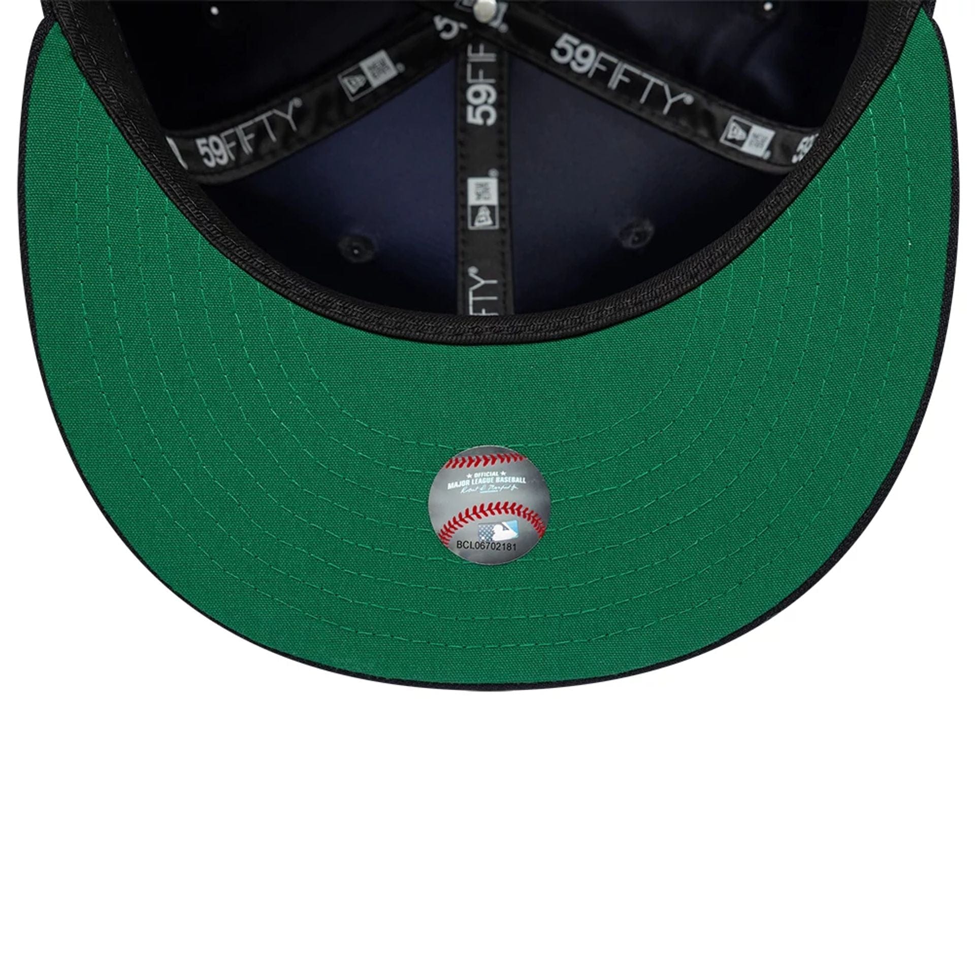 Pictured is this MLB Sidepatch New York Yankees 59FIFTY Fitted cap in navy. 2
