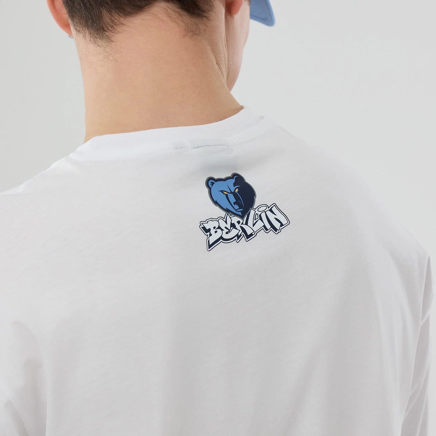 The model is wearing this NBA Berlin Game 2026 Memphis Grizzlies Oversized T-Shirt in white. 7