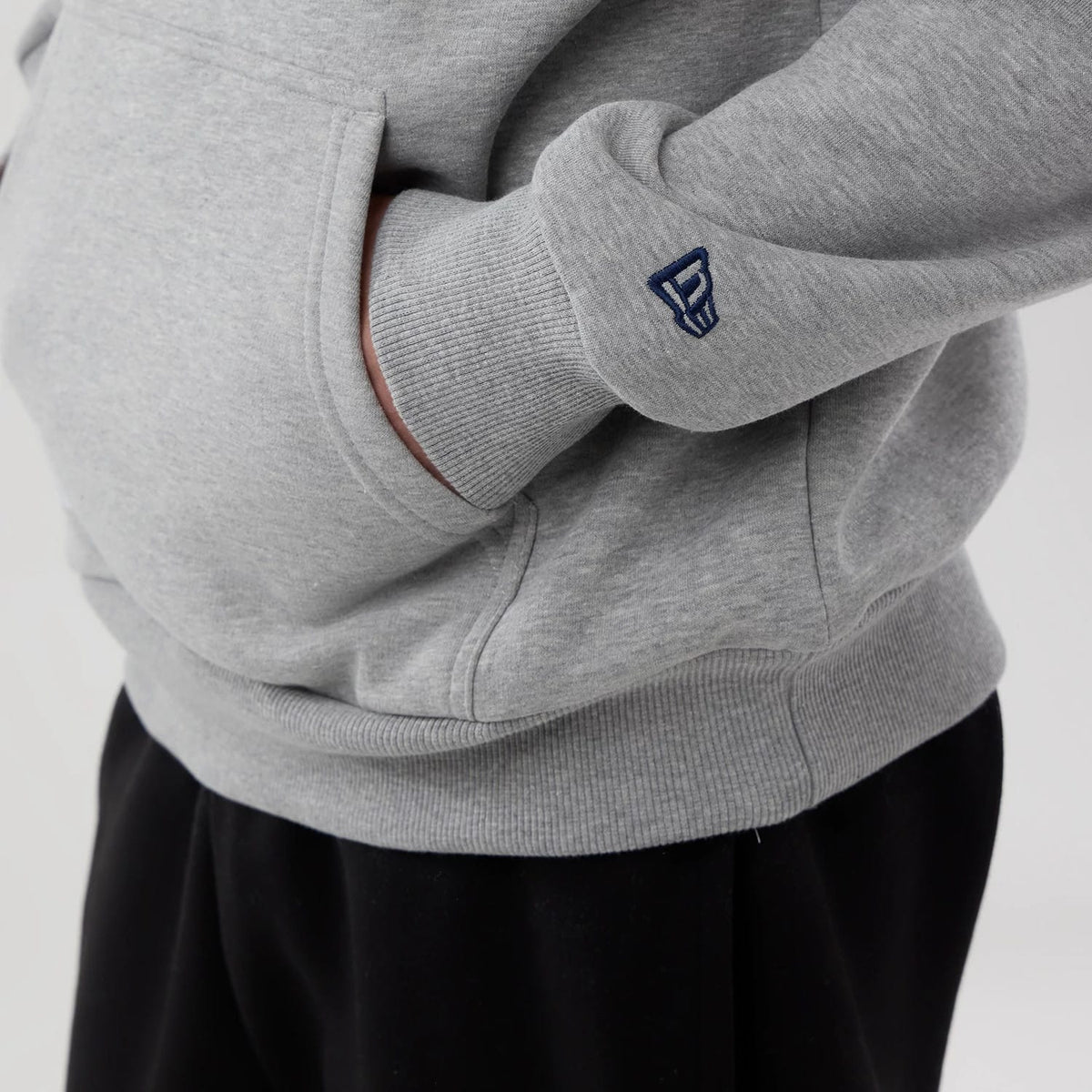 The model is wearing this NBA London Game 2026 Memphis Grizzlies Pullover Hoodie in grey. 4