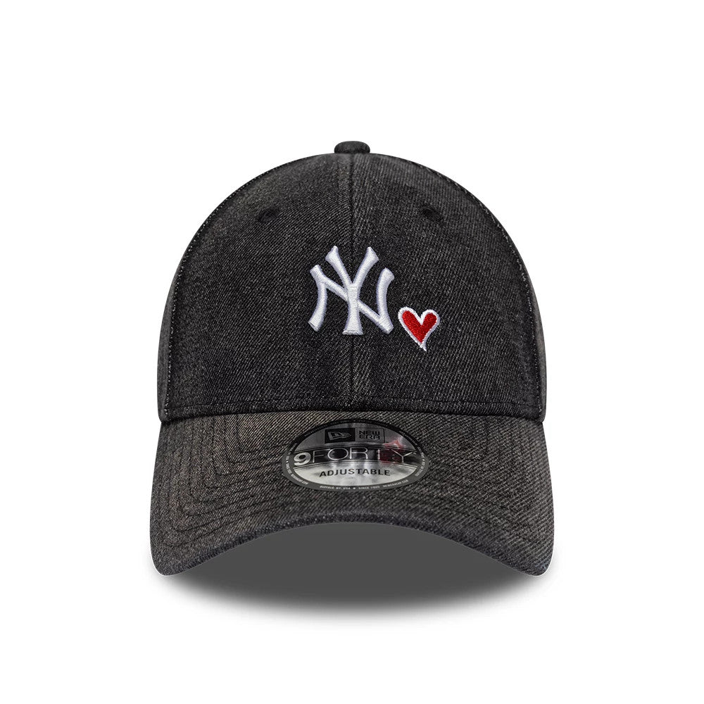 New York Yankees MLB Washed Denim Black New Era 9FORTY Adjustable Cap, front view showing the white embroidered NY logo with a red heart on the front panel, curved denim visor, and 9FORTY size sticker on the centre of the visor.