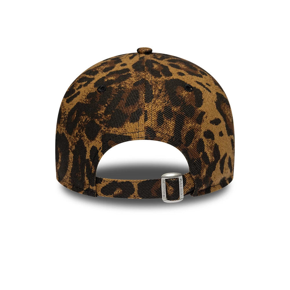 Pictured is this New Era Leopard Heart 9TWENTY cap in light beige. 4
