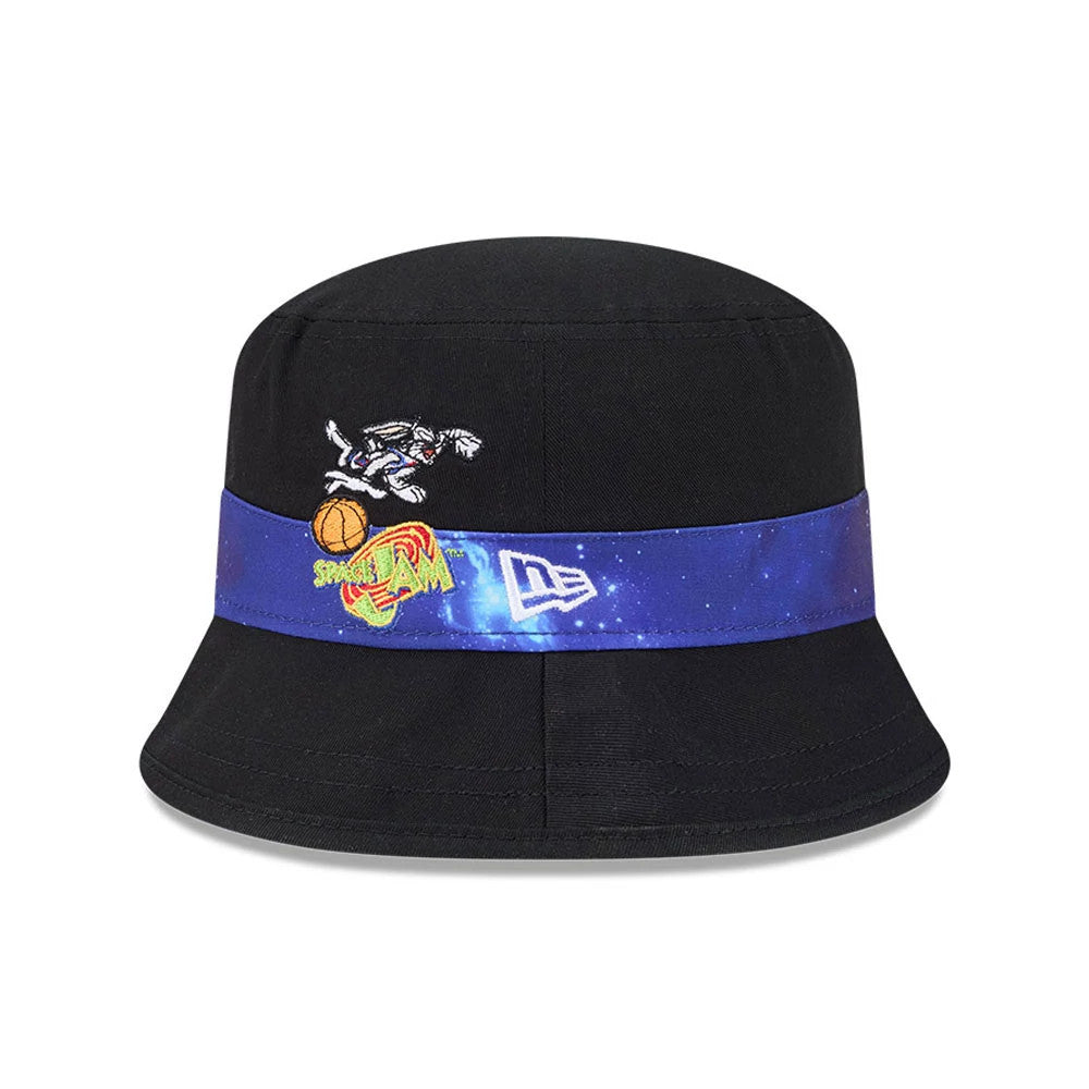 New Era Space Jam Bugs Bunny Black Bucket Hat, front view showing embroidered Bugs Bunny playing basketball on a black crown, with a blue band featuring Space Jam and New Era logos encircling the hat above the downward-sloping visor.