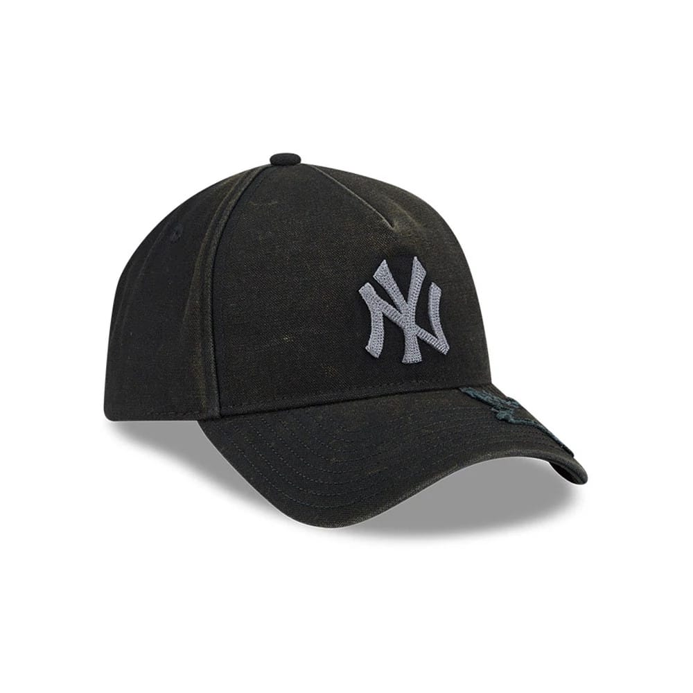 Pictured is this MLB Star Visor New York Yankees 9FORTY A-Frame cap in black. 3