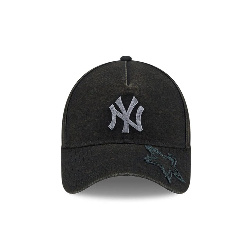 Pictured is this MLB Star Visor New York Yankees 9FORTY A-Frame cap in black. 2