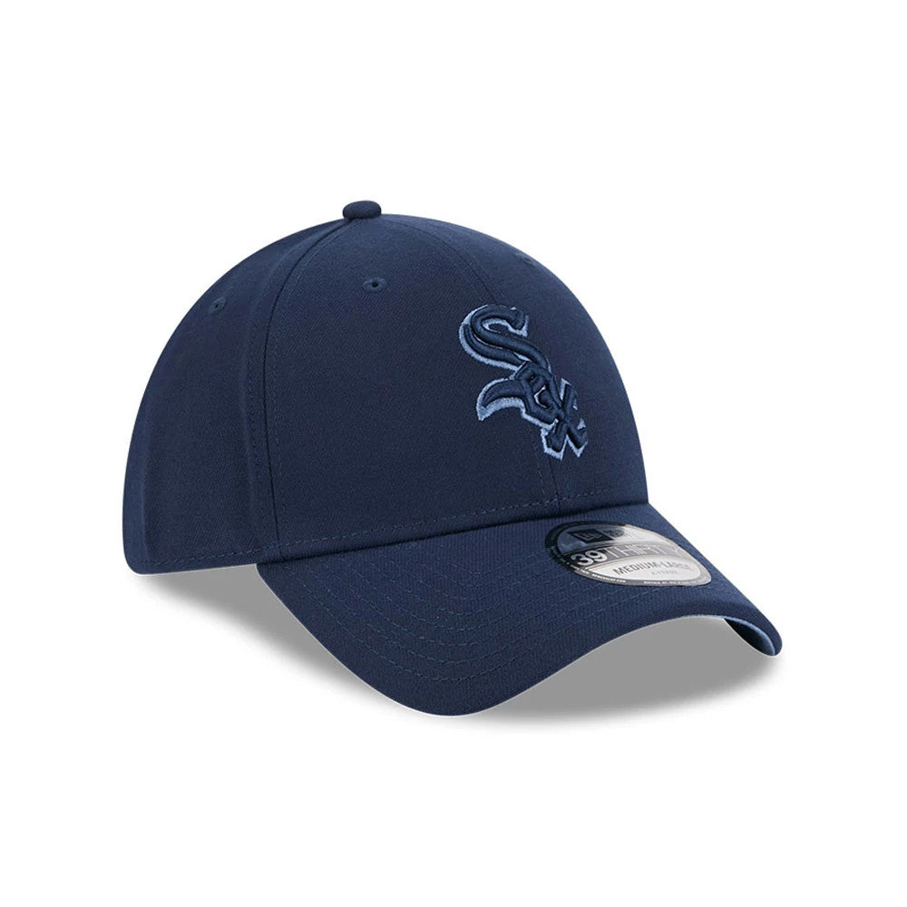Pictured is this MLB Faded Oceanside Chicago White Sox 39THIRTY Stretch Fit cap in dark blue. 4