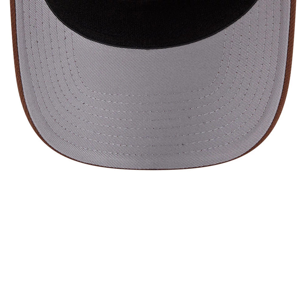 White Sox MLB Candied Pecan Beige New Era 9SEVENTY Stretch Snap Adjustable Cap, close-up view showing the grey undervisor with neat stitching, brown edge of the visor, and the black interior of the cap's crown.