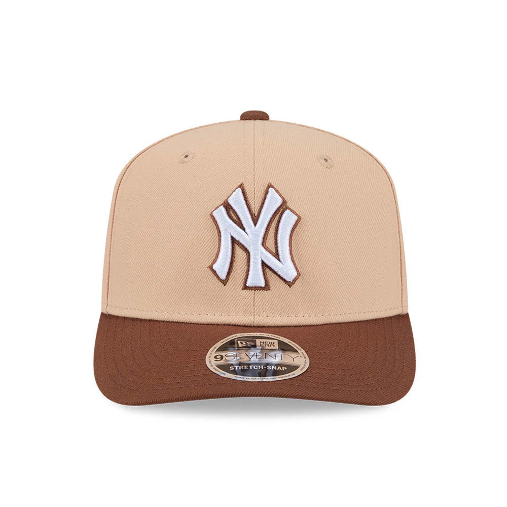 Yankees MLB Candied Pecan Beige New Era 9SEVENTY Stretch Snap Adjustable Cap, front view with a raised white embroidered NY logo on the front panel, a contrasting brown visor, and a 9SEVENTY size sticker on the visor.