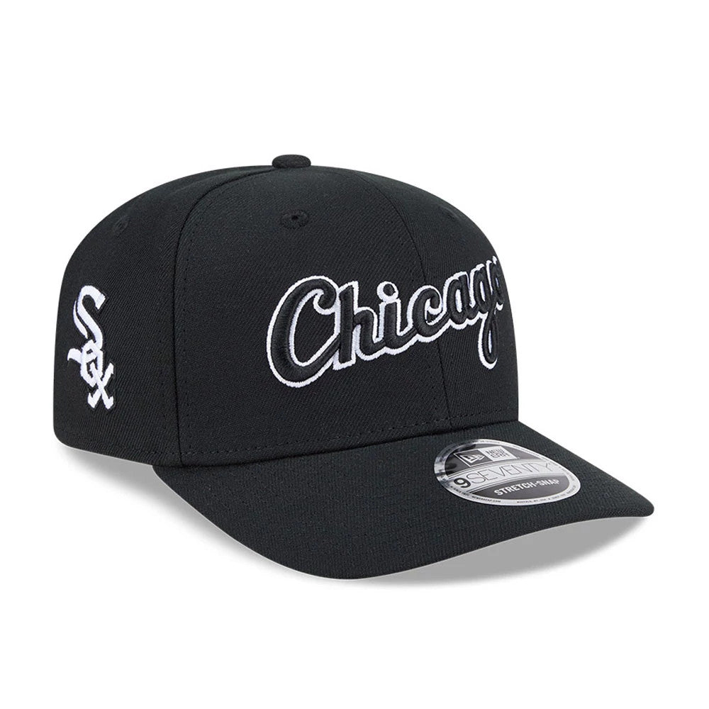 Chicago White Sox MLB Black New Era 9SEVENTY Stretch Snap Adjustable Cap, three-quarter view showing white Chicago script embroidered across the front panel, Sox logo on the left side, and a black curved visor with a 9SEVENTY size sticker.