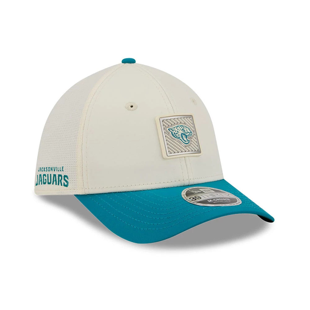 Jaguars NFL Training 2026 White New Era 39THIRTY M-Crown Stretch Fit Cap, three-quarter view showing a teal and grey Jaguars logo patch on the front panel, teal curved visor with a 39THIRTY size sticker.