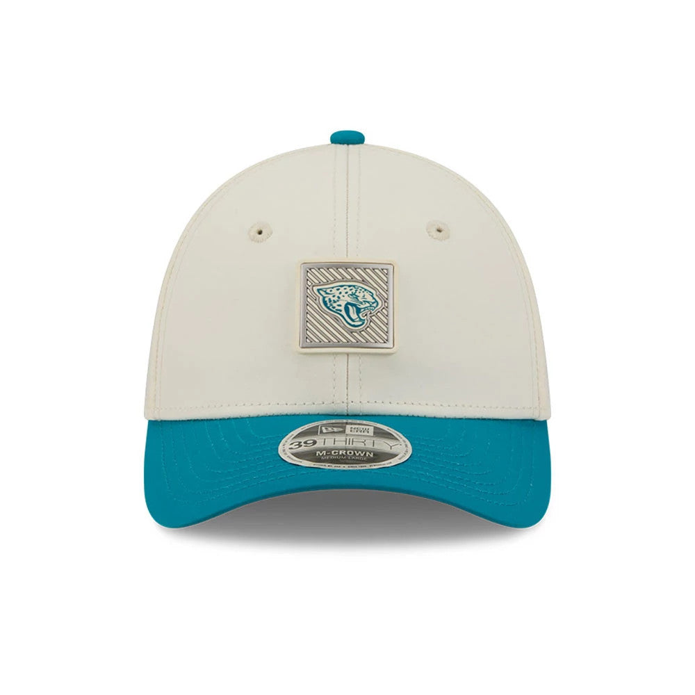 Jaguars NFL Training 2026 White New Era 39THIRTY M-Crown Stretch Fit Cap, front view showing an embroidered Jaguars logo patch on the structured white crown, a matching teal visor, and a 39THIRTY size sticker on the visor.