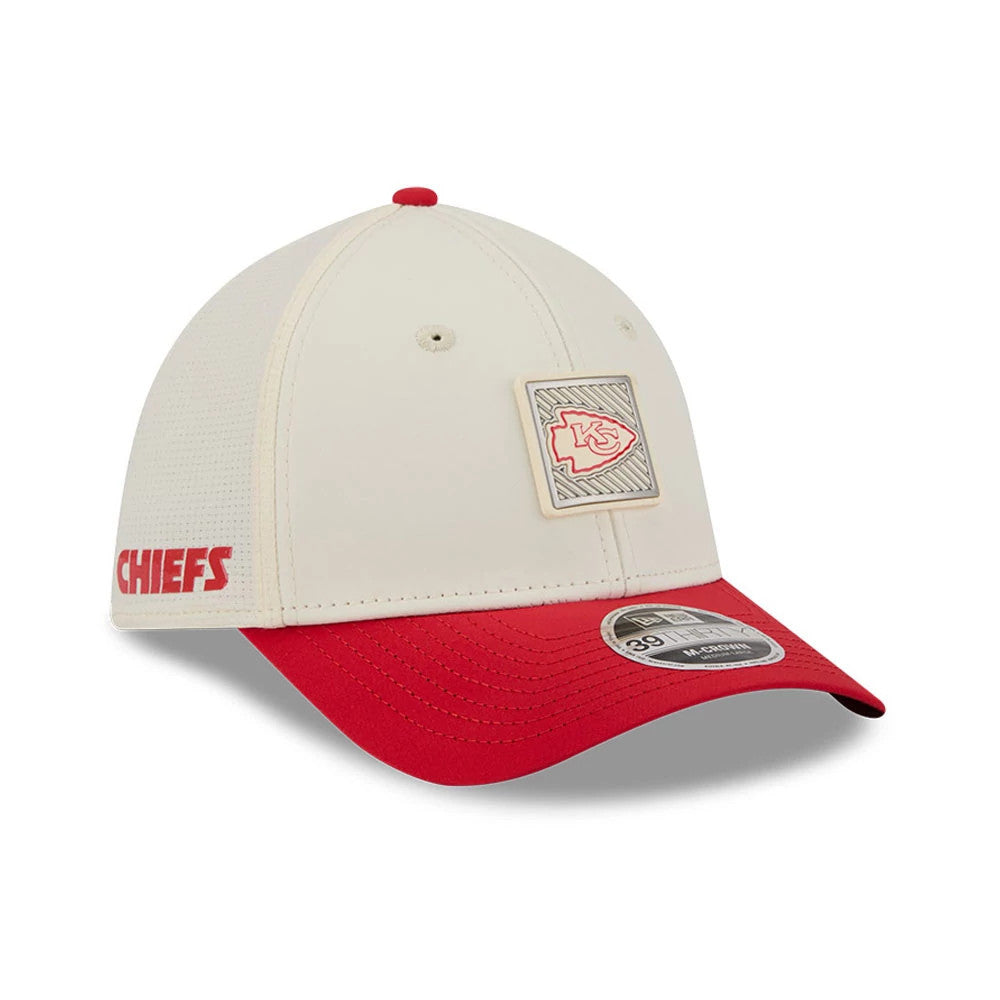 Kansas City Chiefs NFL Training 2026 White New Era 39THIRTY M-Crown Stretch Fit Cap, front view showing a raised red and white Chiefs logo on a square patch, red visor with 39THIRTY size sticker, and embroidered Chiefs text on the left side.